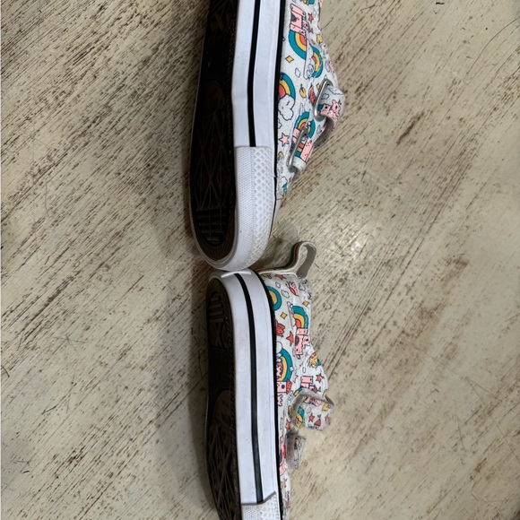 Converse AllStars sneakers toddler size 4 - Picture 4 of 5